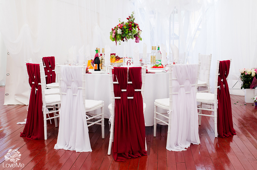 ягодная свадьба марсала выездная регистрация роспись церемония усадьба куркуля свадьба в шатре организация свадьбы могилев свадебное агентство лавми декор шатра банкетного зала флористика букет невесты под заказ бутоньерки  аксессуары 