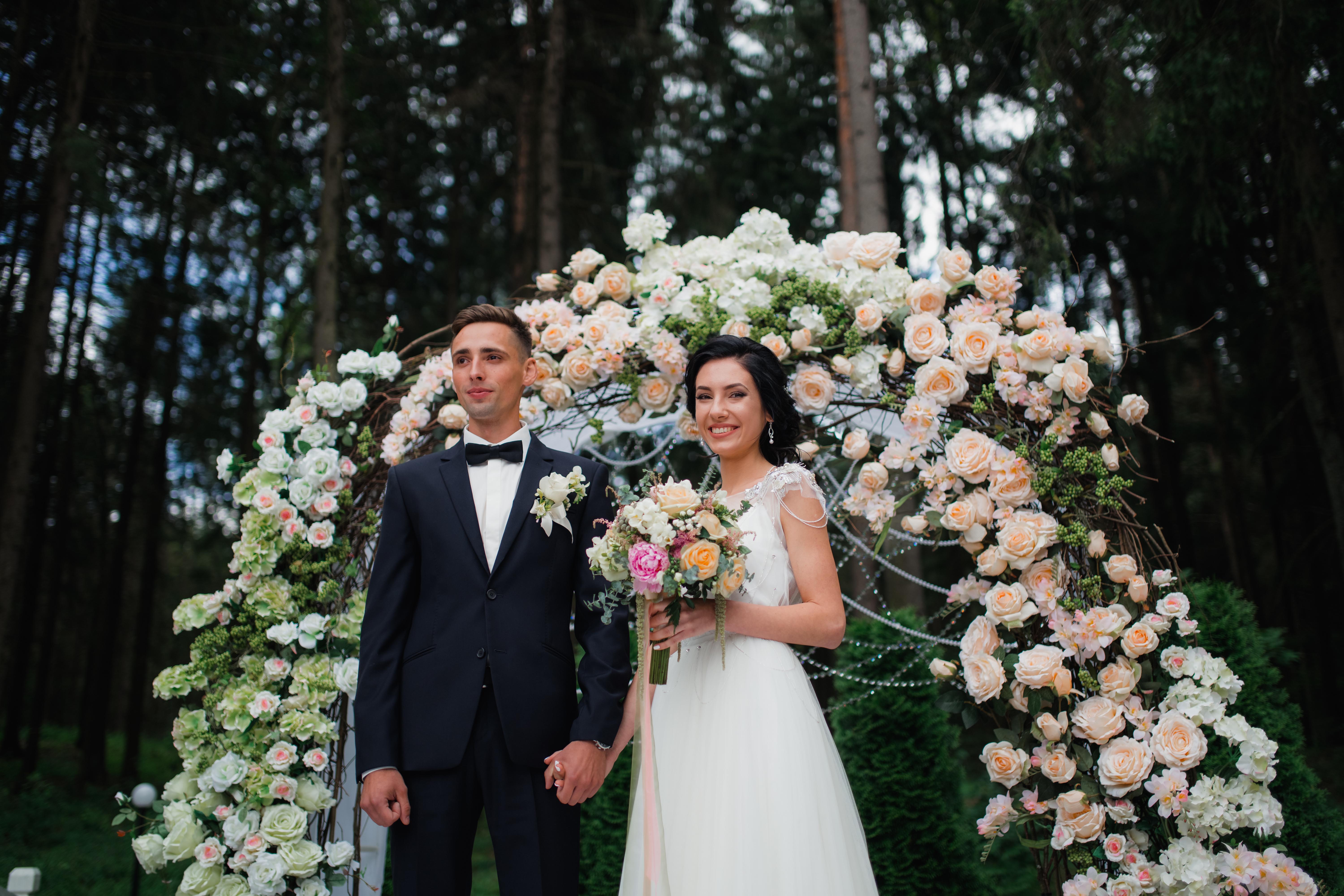 арка свадьба в шатре выездная регистрация церемония роспись  организация свадьбы свадебное агентство ЛавМи организация выездной регистрации росписи церемонии декор украшение банкета ресторана букет невесты под заказ бутоньерки венки