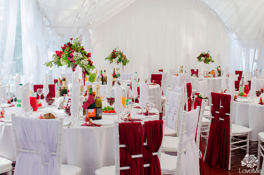 ягодная свадьба марсала выездная регистрация роспись церемония усадьба куркуля свадьба в шатре организация свадьбы могилев свадебное агентство лавми декор шатра банкетного зала флористика букет невесты под заказ бутоньерки  аксессуары 