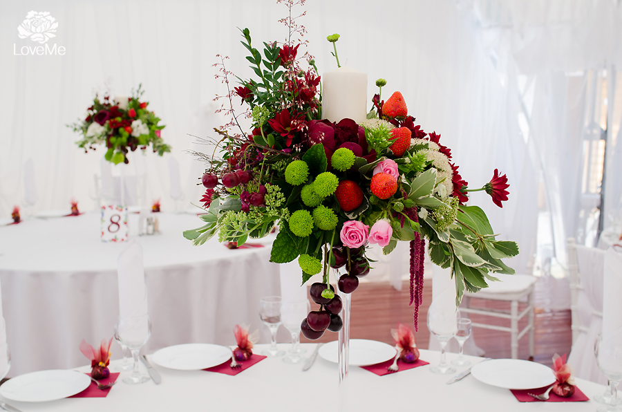 ягодная свадьба марсала выездная регистрация роспись церемония усадьба куркуля свадьба в шатре организация свадьбы могилев свадебное агентство лавми декор шатра банкетного зала флористика букет невесты под заказ бутоньерки  аксессуары 