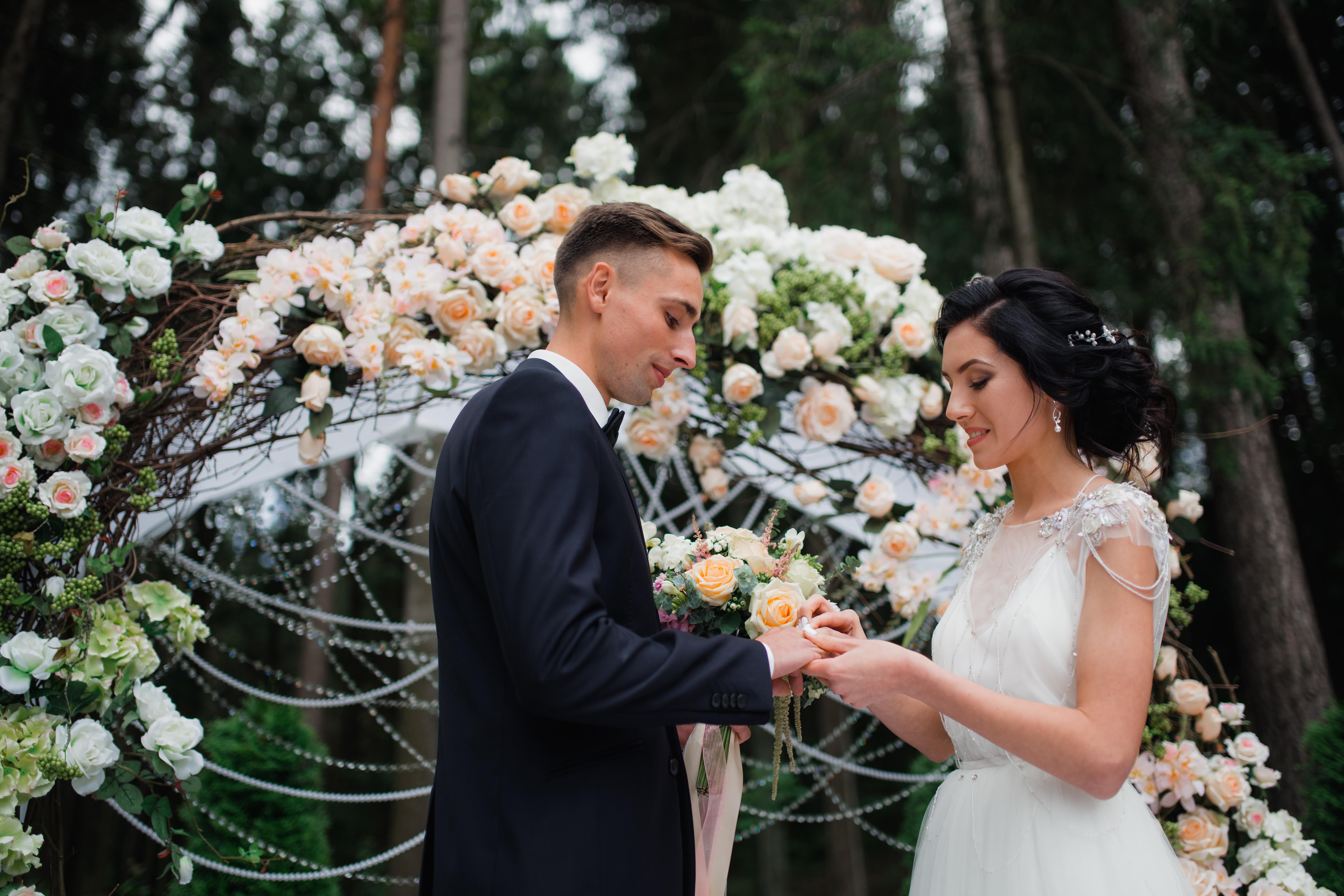 арка свадьба в шатре выездная регистрация церемония роспись  организация свадьбы свадебное агентство ЛавМи организация выездной регистрации росписи церемонии декор украшение банкета ресторана букет невесты под заказ бутоньерки венки