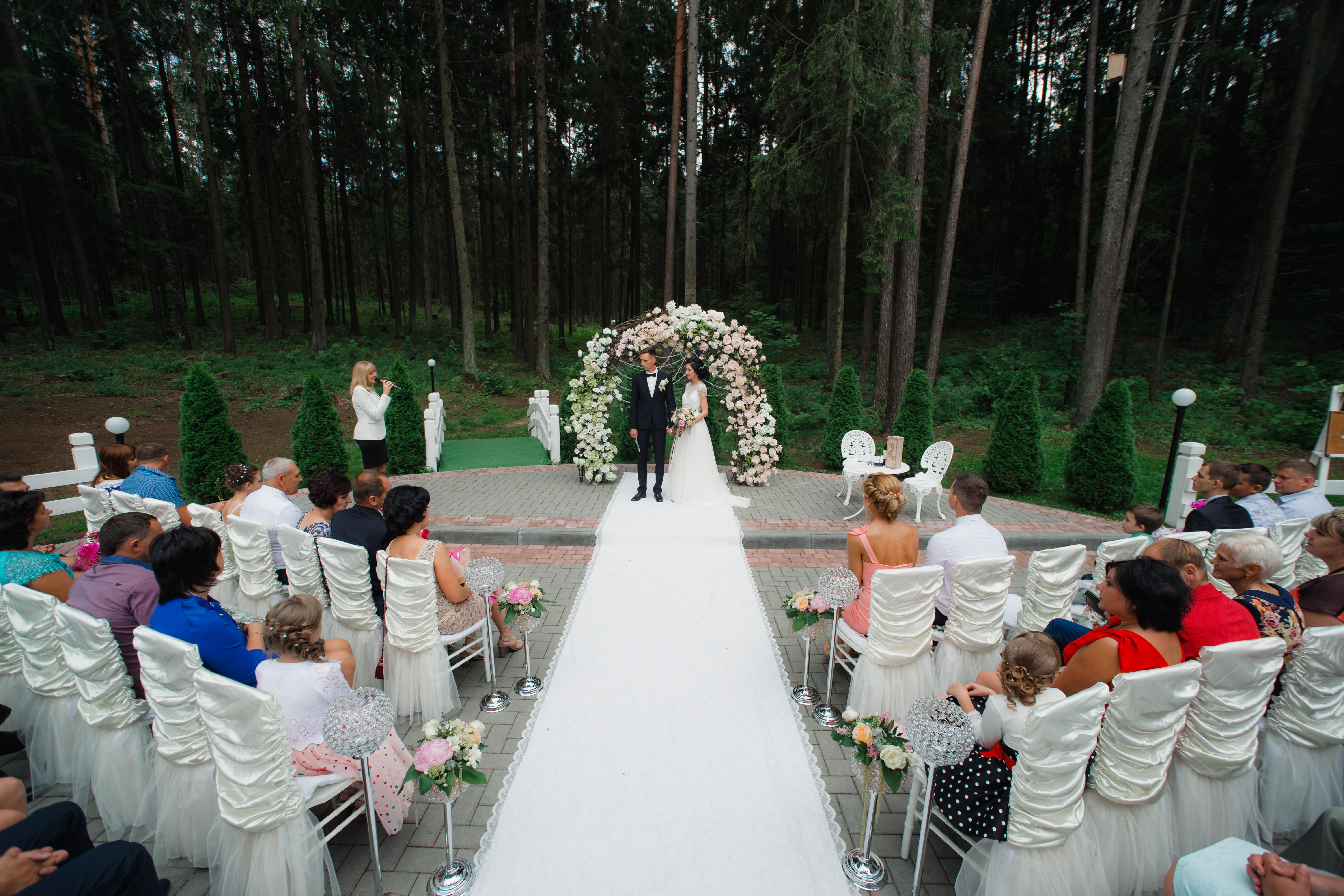 арка свадьба в шатре выездная регистрация церемония роспись  организация свадьбы свадебное агентство ЛавМи организация выездной регистрации росписи церемонии декор украшение банкета ресторана букет невесты под заказ бутоньерки венки