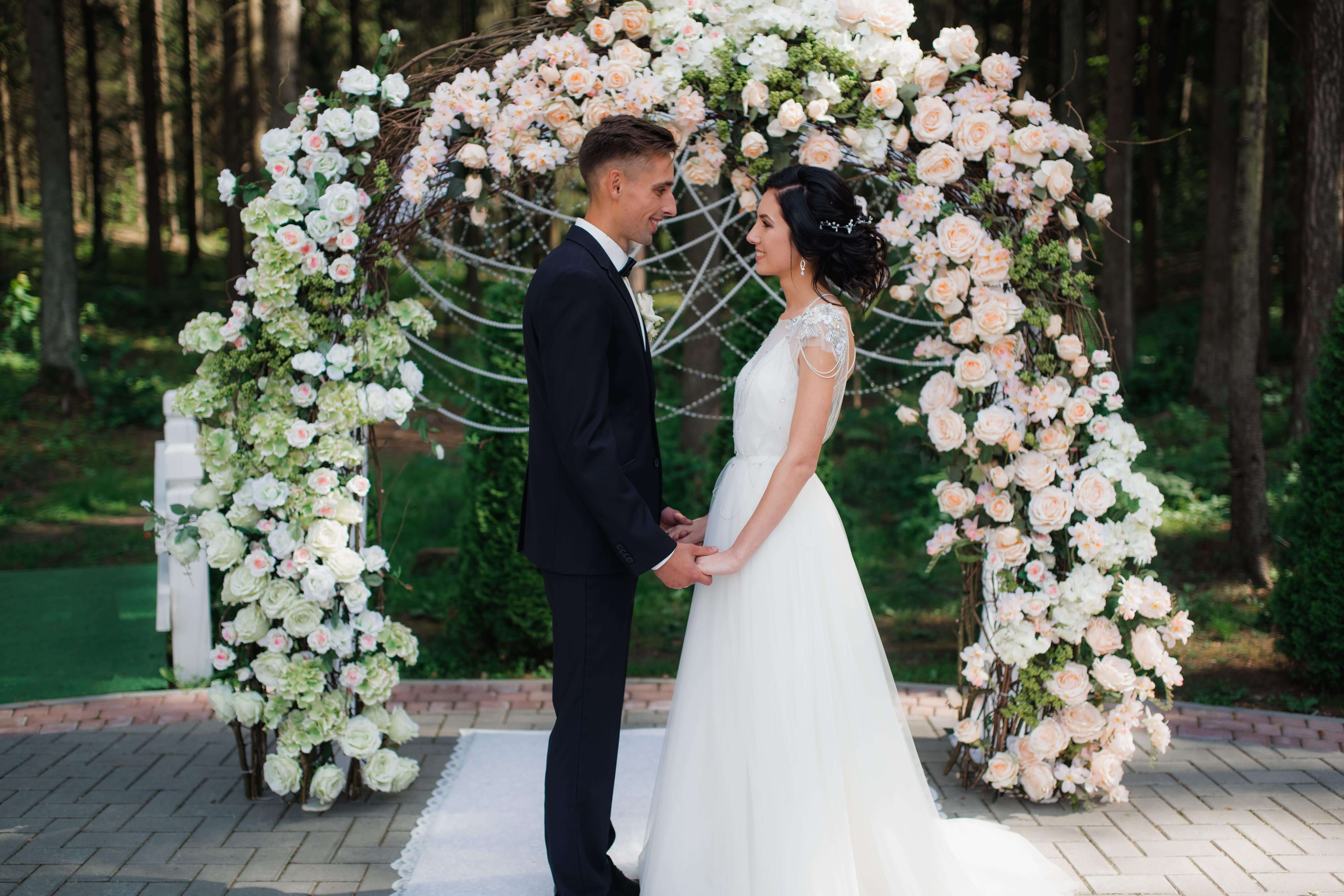 арка свадьба в шатре выездная регистрация церемония роспись  организация свадьбы свадебное агентство ЛавМи организация выездной регистрации росписи церемонии декор украшение банкета ресторана букет невесты под заказ бутоньерки венки