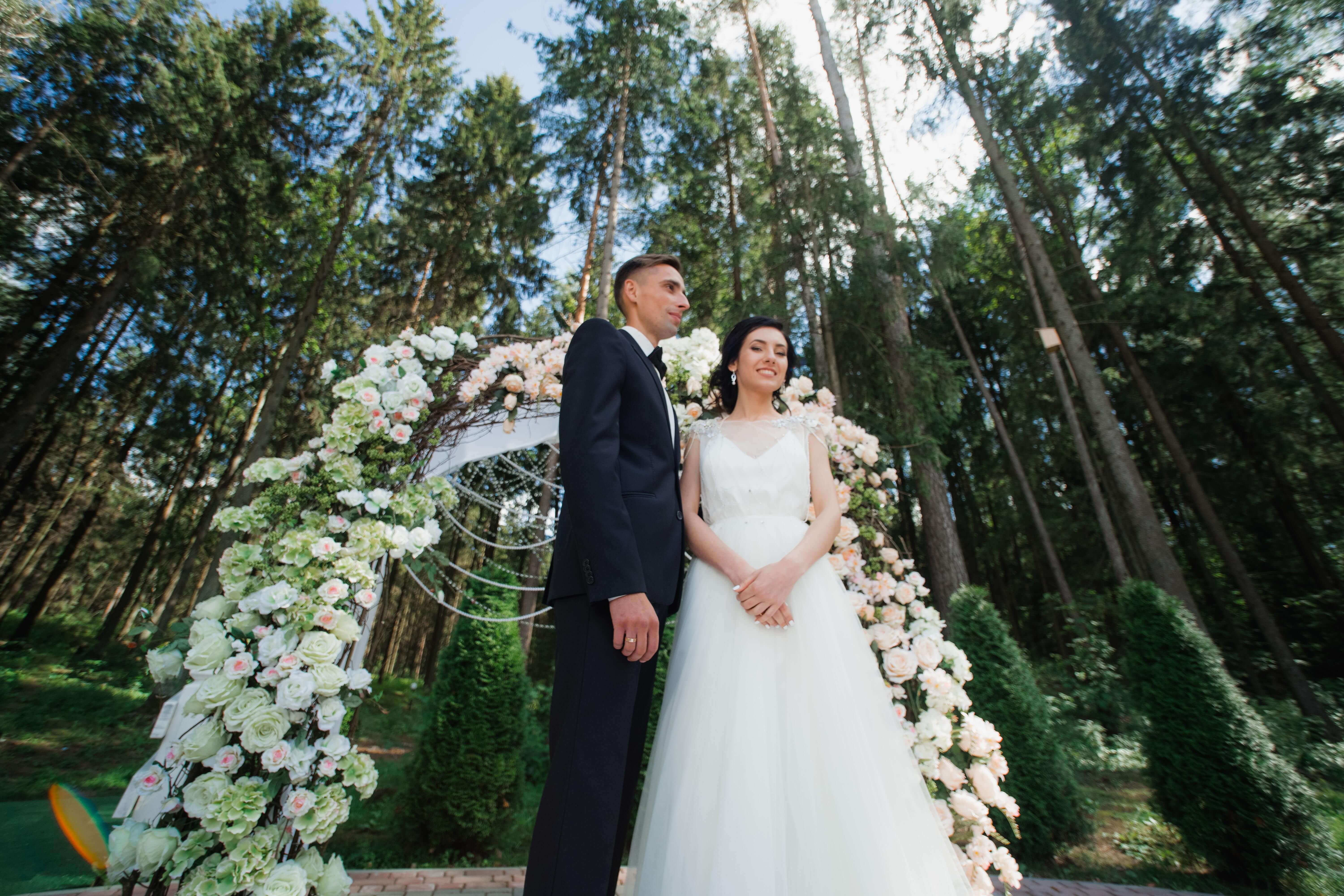 арка свадьба в шатре выездная регистрация церемония роспись  организация свадьбы свадебное агентство ЛавМи организация выездной регистрации росписи церемонии декор украшение банкета ресторана букет невесты под заказ бутоньерки венки