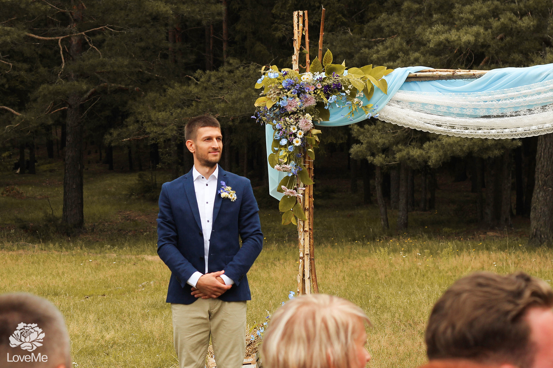 Выездная регистрация церемония в Могилеве свадебное агентство ЛавМи организация свадьбы экосвадьба украшение декор банкета свадьбы свадьба в поле на поляне в лесу