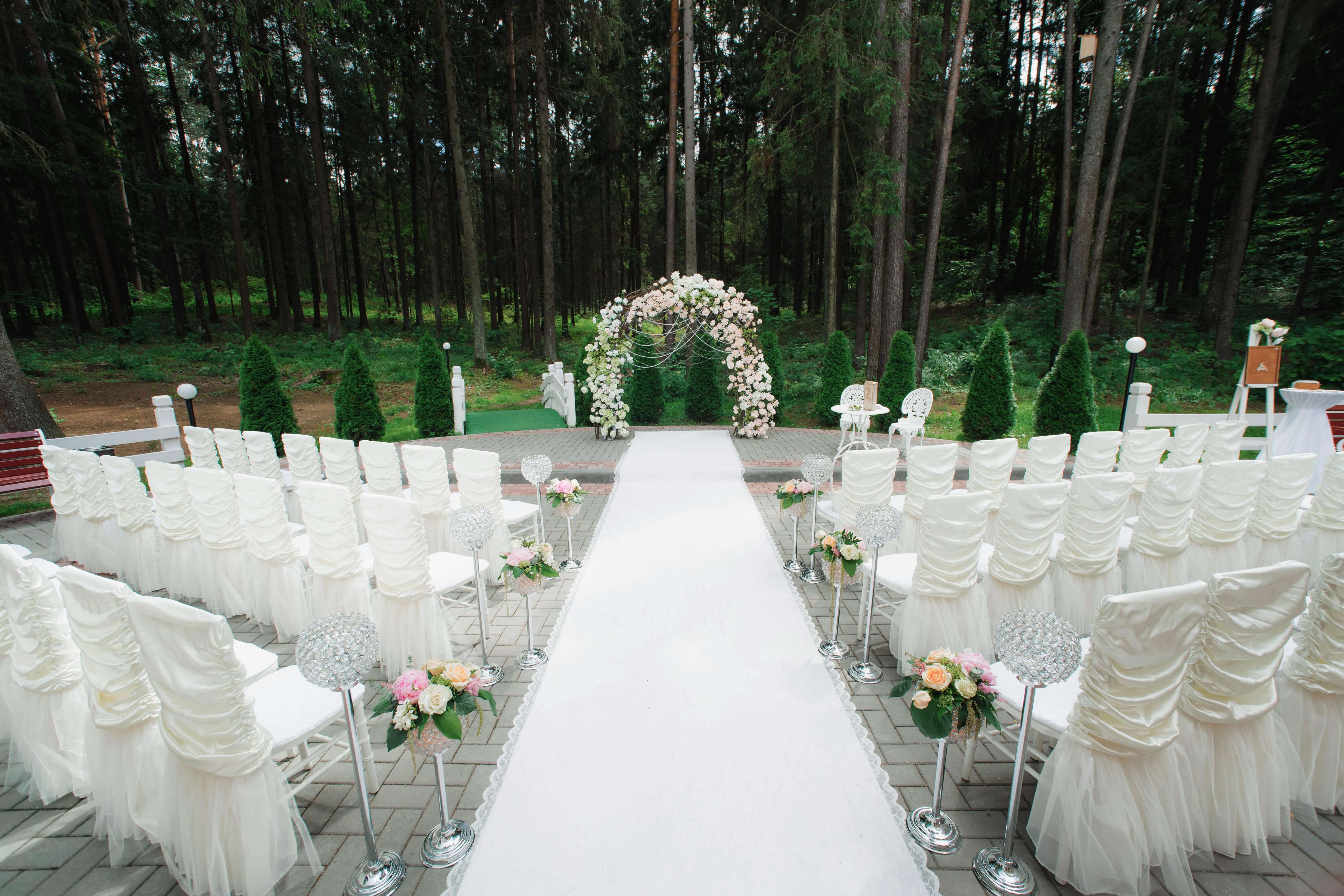 выездная регистрация церемония роспись  свадебное агентство ЛавМи организация выездной регистрации росписи церемонии декор украшение банкета ресторана букет невесты под заказ бутоньерки венки