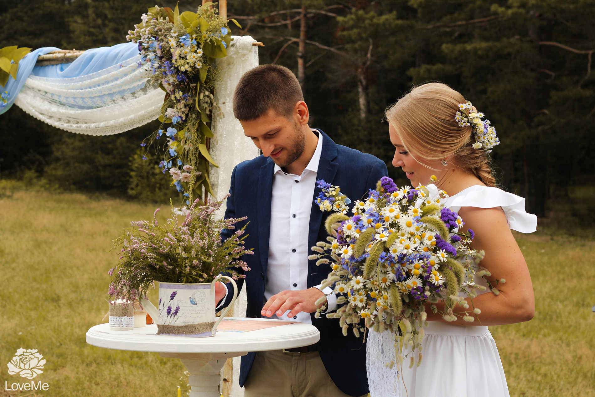 Выездная регистрация церемония в Могилеве свадебное агентство ЛавМи организация свадьбы экосвадьба украшение декор банкета свадьбы свадьба в поле на поляне в лесу