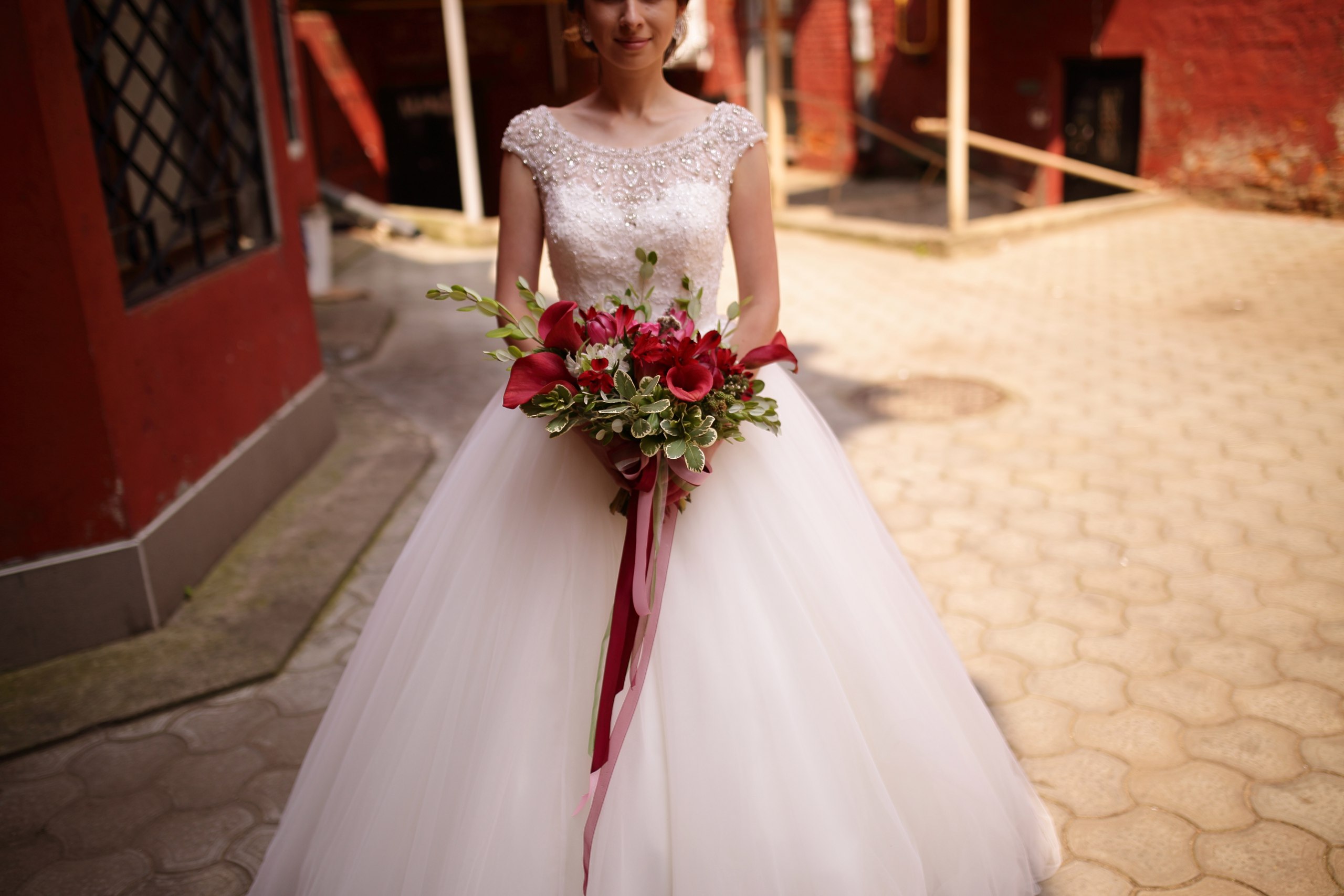 ягодная свадьба марсала выездная регистрация роспись церемония усадьба куркуля свадьба в шатре организация свадьбы могилев свадебное агентство лавми декор шатра банкетного зала флористика букет невесты под заказ бутоньерки  аксессуары 