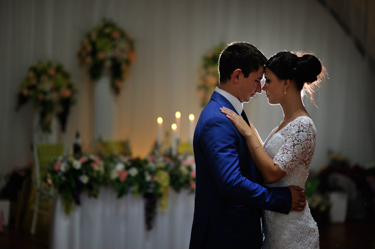 итальянская зеленая салатовая свадьба выездная регистрация церемония роспись в шатре у куркуля могилев свадебное агентство ЛавМи декор украшение шатра организация 