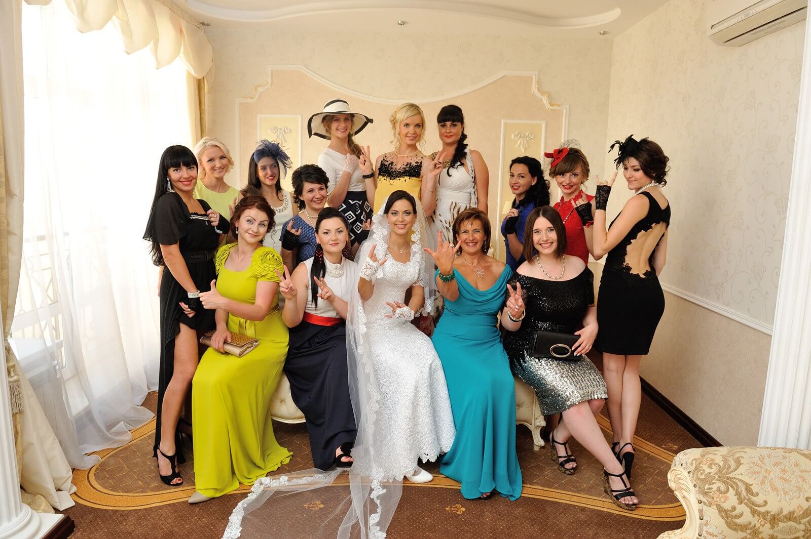 итальянская зеленая салатовая свадьба выездная регистрация церемония роспись в шатре у куркуля могилев свадебное агентство ЛавМи декор украшение шатра организация 