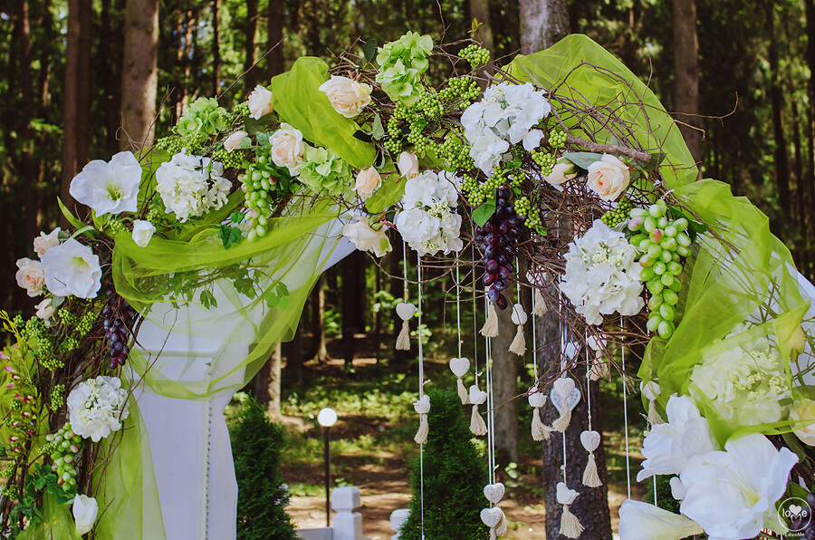 арка итальянская зеленая салатовая свадьба выездная регистрация церемония роспись в шатре у куркуля могилев свадебное агентство ЛавМи декор украшение шатра организация 