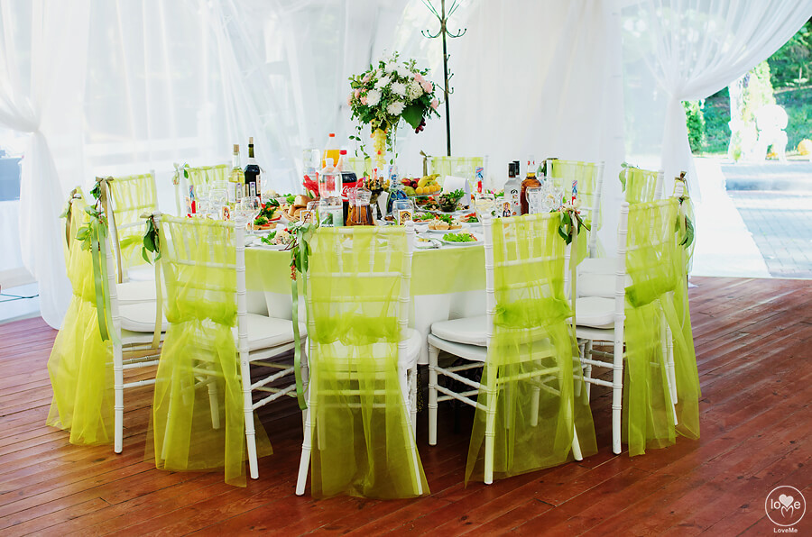 итальянская зеленая салатовая свадьба выездная регистрация церемония роспись в шатре у куркуля могилев свадебное агентство ЛавМи декор украшение шатра организация 