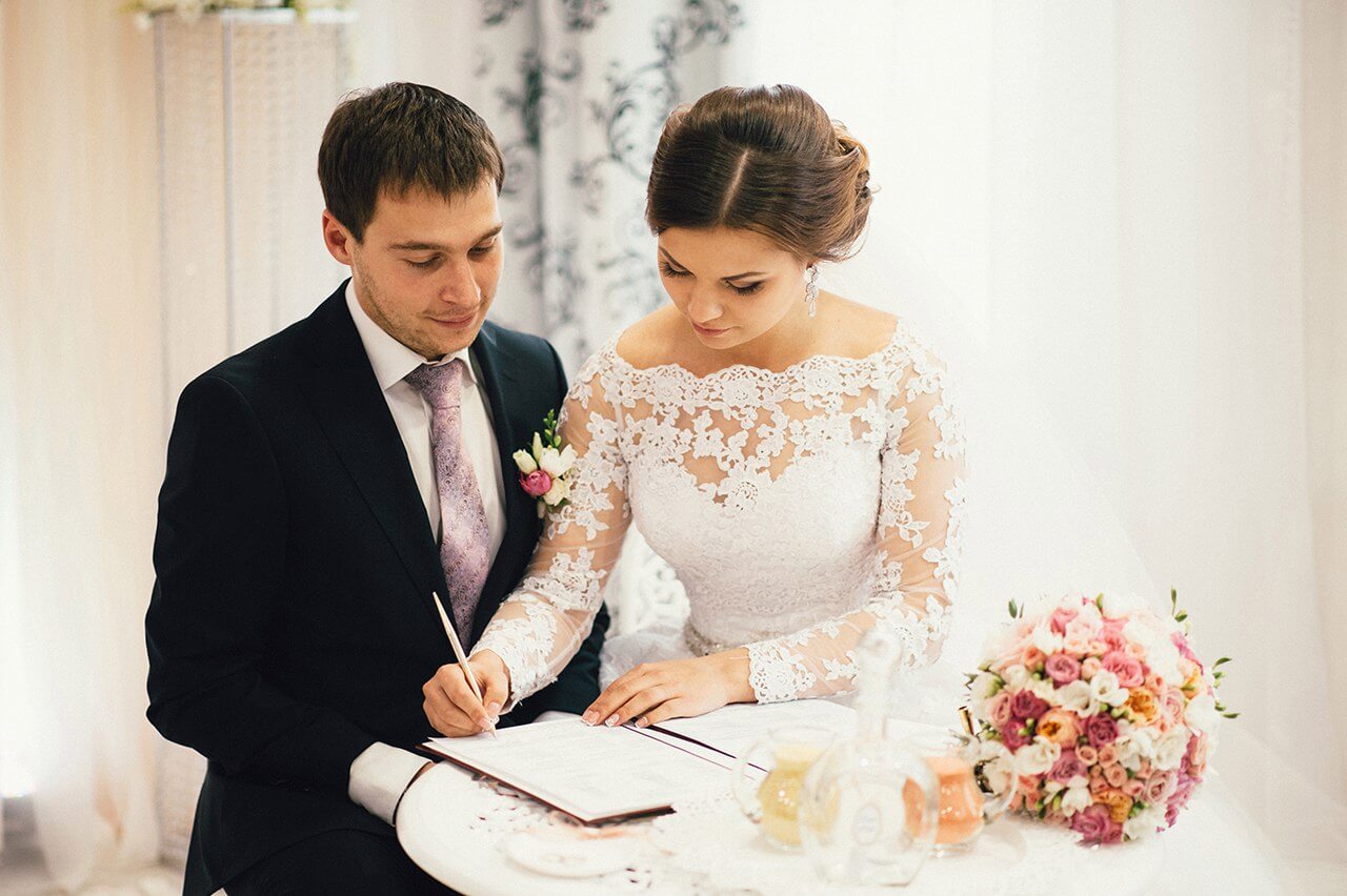 светлая бежевая свадьбы выездная регистрация роспись церемония могилев валебана свадебное агентство ЛавМи декор банкетного зала ресторана флористика 