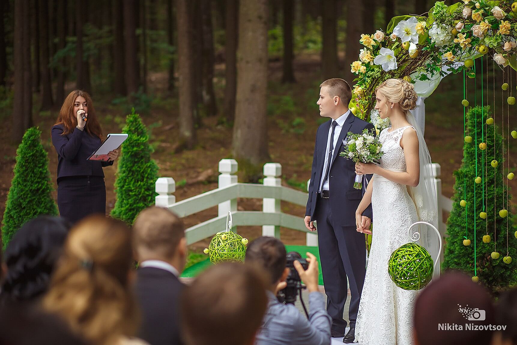 арка яблочная зеленая салатовая свадьба Могилев выездная регистрация роспись церемония в шатре у куркуля могилев свадебное агентство ЛавМи организация свадьбы декор банкета ресторана шатра