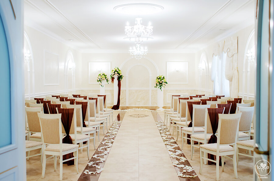 Шоколадная кофейная свадьба выездная регистрация роспись церемония любужский замок могилев свадебное агентство ЛавМи организация декор банкетного зала ресторана украшение свадьбы